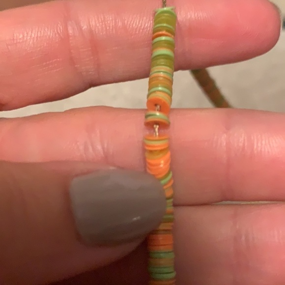 Triple strand golden and beaded necklace, new - Picture 6 of 6